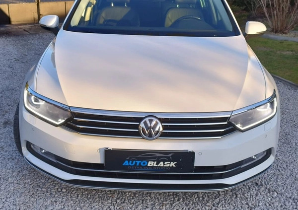 Volkswagen Passat cena 69900 przebieg: 217000, rok produkcji 2017 z Tychowo małe 172